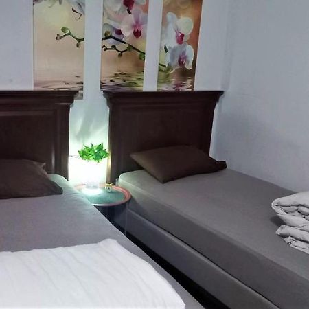 Tapok Hostel Kisinyov Kültér fotó